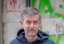 Ο Αλέξανδρος Βαλκανάς παρουσιάζει τα νέα του τραγούδια «Τζάνεμ» και «Χελιδόνια»