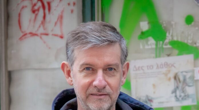 Ο Αλέξανδρος Βαλκανάς παρουσιάζει τα νέα του τραγούδια «Τζάνεμ» και «Χελιδόνια»