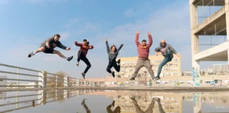 Banda Entopica: Κυκλοφόρησαν «Τα Καστοριανά Καράβια» με ένα μαγευτικό Video Clip Banda Entopica: Κυκλοφόρησαν «Τα Καστοριανά Καράβια» με ένα μαγευτικό Video Clip