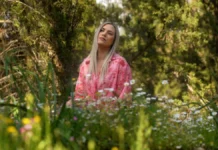 Τάνια Τσιούγκου: «Κράτα με» – Νέο τραγούδι με την υπογραφή του Τάκη Μάβη Τάνια Τσιούγκου Κράτα με