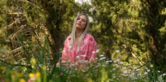 Τάνια Τσιούγκου: «Κράτα με» – Νέο τραγούδι με την υπογραφή του Τάκη Μάβη Τάνια Τσιούγκου Κράτα με