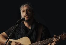 Ο Γιάννης Αδάμος μιλά για τη «Χαρμολύπη» και τη συνεργασία με τη Βούλα Στρατάκη Γιάννης Αδάμος Χαρμολύπη