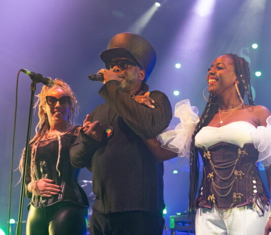Ο Jazzie B των Soul II Soul στέλνει μήνυμα στο ελληνικό κοινό για το Sani Festival Soul II Soul Sani Festival 2026