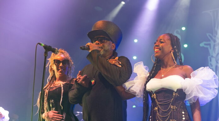 Ο Jazzie B των Soul II Soul στέλνει μήνυμα στο ελληνικό κοινό για το Sani Festival Soul II Soul Sani Festival 2026