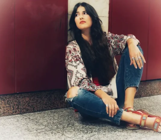 Μαρία Παπαλεοντίου – Όλα είναι τώρα: Νέο alternative pop τραγούδι Μαρία Παπαλεοντίου Όλα είναι τώρα
