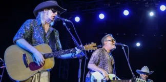 Οι The Waterboys μάγεψαν το κοινό σε μια sold-out βραδιά στοSani Festival 2026 Ο Mike Scott και οι The Waterboys στη sold-out συναυλία τους στο Sani Festival 2026 στον Λόφο της Σάνης