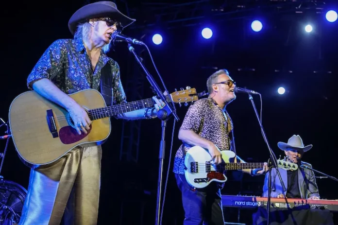 Waterboys Ο Mike Scott και οι The Waterboys στη sold-out συναυλία τους στο Sani Festival 2026 στον Λόφο της Σάνης
