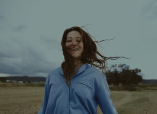 Η ANRIE επιστρέφει δυναμικά με το νέο single και music video «Storming»