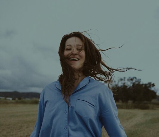 Η ANRIE επιστρέφει δυναμικά με το νέο single και music video «Storming»